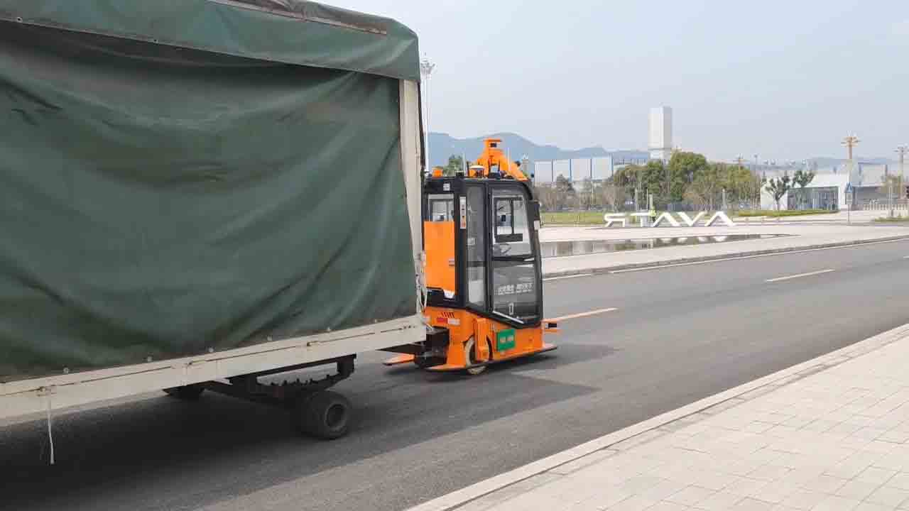 trailer robot mover